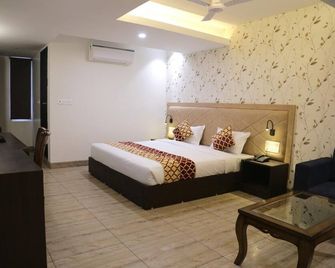 Hotel Sharon Residency - Rewa - Bedroom
