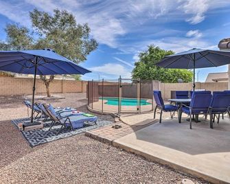 Dreamy El Mirage Oasis Less Than 12 Mi to Golf and Hike - El Mirage - Patio