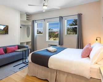 Bloom Hideaway: Mins to Las Olas & Beach - פורט לודרדייל - חדר שינה