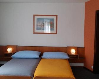 Auberge du Lion D'or - Aubonne - Bedroom