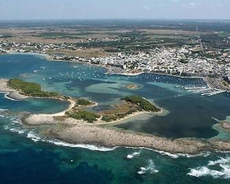 Villa Only 10 Meters From The Sea And The Center Of The Country - Torre Lapillo - Building