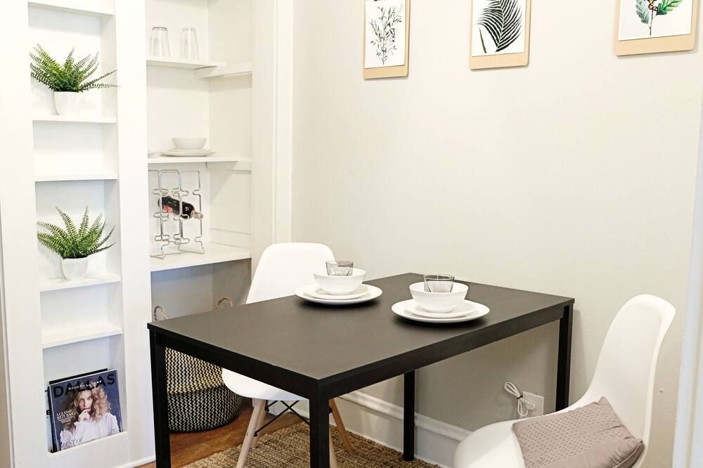 The 1920s Mainstay Studio Flat On Lower - Dallas - Ruokailuhuone