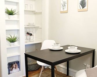 The 1920s Mainstay Studio Flat On Lower - Dallas - Ruokailuhuone