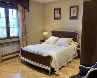 Rural house (full rental) El Portal del Cerrato for 12 people - Venta de Baños - Schlafzimmer