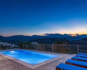 Villa Kastalia by Villa Plus - Kalo Chorio - Piscina