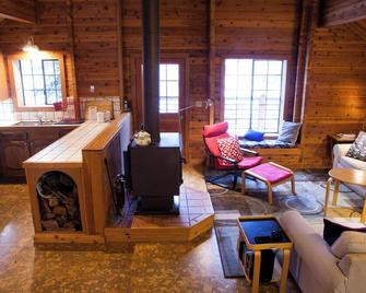 Cozy Mountain Cabin: Modern Amenities, Room for the Whole Family and then some - Kirkwood - Sala de estar