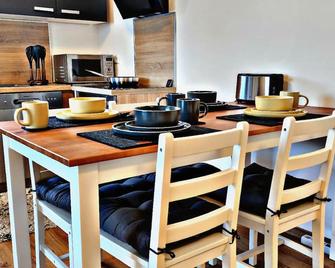 Lions Place Premium Apartments Comfort Optionaler Zugang Zum Spa- Bereich - Heidenheim - Jídelna