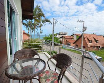 بوزادا ريتيرو داس إيلاس - بومبينهاس - شرفة