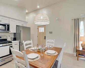 Cabin C -Basses Creek Cabins - Golf, swim, hike! - Crossville - Dining room