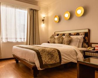 Hotel Nami Residency - Ahmedabad - Bedroom