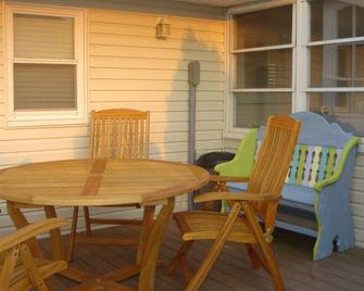 Pristine Beach Cottage at SeaWatch Beach - Manasquan - Patio
