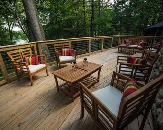 Lakefront Home on quiet sandy lake near peaceful Wautoma Kayaks, Canoe, beach - Wautoma - Balcony