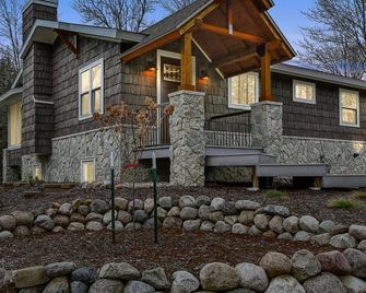 Riverside Retreat -Breathtaking View Kayak Atv - Mountain - Edificio