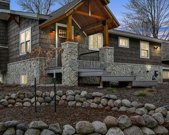 Riverside Retreat -Breathtaking View Kayak Atv - Mountain - Edificio