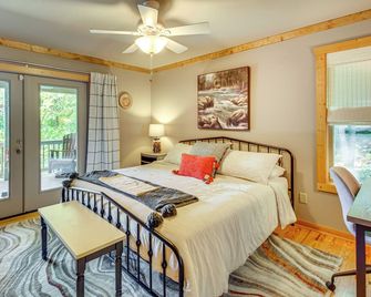 Ellijay Cabin w/ Hot Tub & Mountain Views - Ellijay - Bedroom