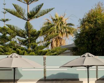 Athina Beach Hotel - Chania - Outdoors view