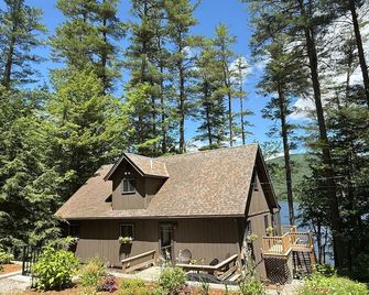 4bd/3b -Tranquil Lakefront rental neighboring Lake Winnipesaukee & Squam - Moultonborough - Edificio