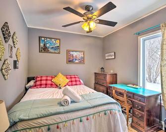 Eclectic Escape w/ Sunroom - 2 Miles to Downtown! - Dearborn - Bedroom