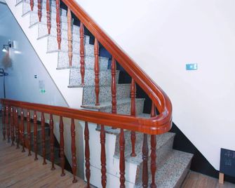 OC Hostel - טאינאן - מדרגות