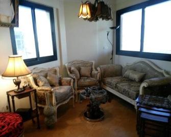 Smoha Zahran Haus (Private rooms or Private Apartment) - Aleksandria - Pokój dzienny