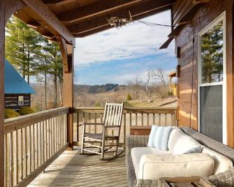 Mountain Log Cabin|Mabry Mill||Fireplace|Hiking - Meadows of Dan - Balcón