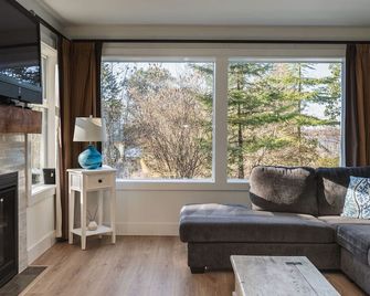 Creekside Hideout for Quiet Souls Condo A - Nanoose Bay - Living room