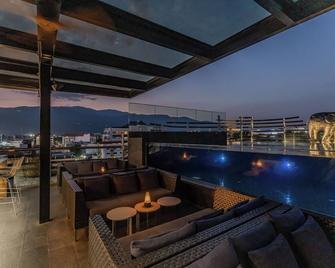 أكيرا مانور تشيانج ماي - اعتماد SHA Extra Plus - شيانج ماي - شرفة