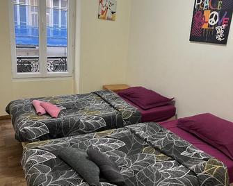 Hostel Lyonnais - Niza - Habitación