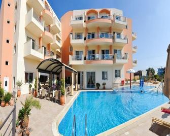 Nereides Hotel - Karpathos - Pool
