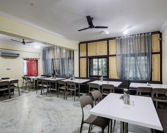 Super Collection O Hotel Lotus Grand Near Secunderabad Railway Station - Secunderabad - Restaurant