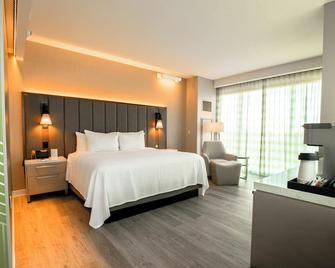 Table Mountain Casino Resort - Friant - Bedroom