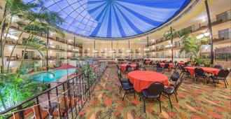 Holiday Inn Des Moines-Airport/Conf Center - Des Moines - Restoran