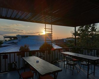 Town Hill Villa - Sumbawa - Balcón