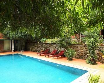 Amrutham Ayurvedic Village Resort - טריבאנדרום - בריכה