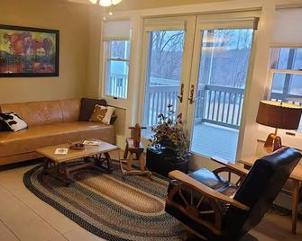 Rural retreat Farm stay in Waymart, Pennsylvania - Waymart - Sala de estar