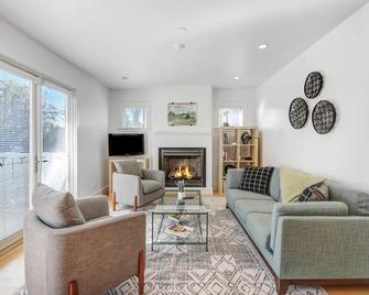 Auberge Sonoma South Suite - Includes Wine Tasting Passport - Sonoma - Living room