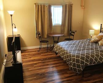 Travel Inn - Anchorage - Bedroom
