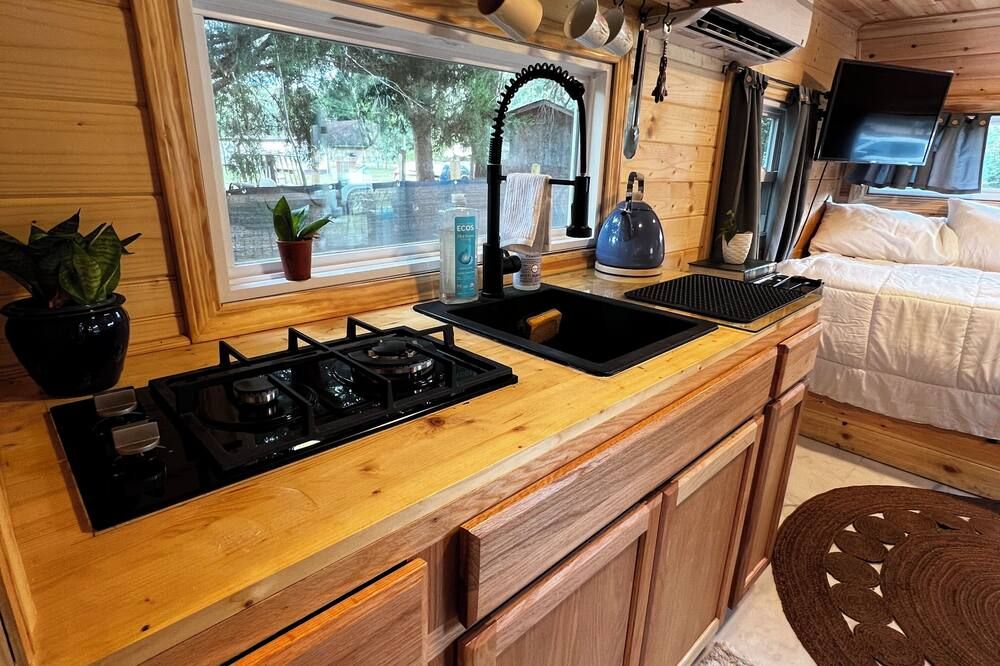 Soul Food Cafe Tiny Home Camper in charming Yemassee, SC with WiFi, Heat, AC, et - Yemassee - Küche