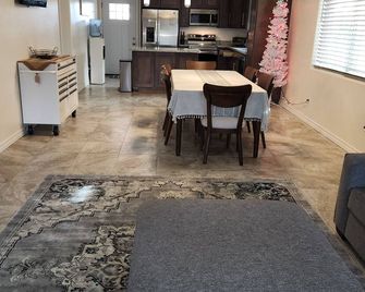 Casa Blanca, Newer 3-bedroom house in amazing Rio Rico with WiFi, AC, spa, patio - Rio Rico - Comedor