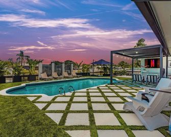 Luxury for 10 | 4BR w/ Pvt Pool/Hot Tub+Bay Access - Tampa - Pool