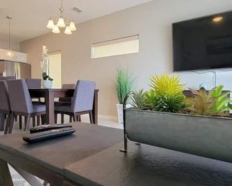 New Waterfront Bungalow Fishermans Paradise 2 Bedroom Home by RedAwning - Port Isabel - Dining room