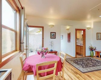 Tasteful Arcata Cottage - Arcata - Dining room