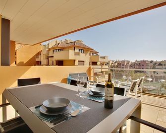 2 bedroom holiday apartment in Ribera del Marlin, Sotogrande - Sotogrande - Balkon