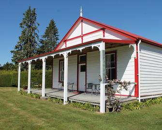 Murrell's Grand View House - Manapouri - Building