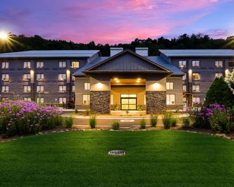 Graystone Lodge - Boone - Building