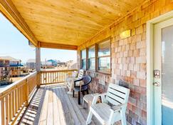 Oceanfront, Dog-Friendly House W\/ Free Wifi, Shared Pool, Ocean View, Central Ac - Buxton - Balkon