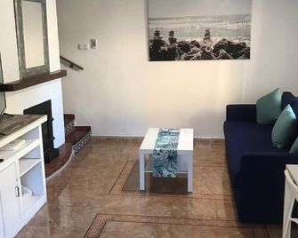 La Cala De Mijas House 2 Bed + 2 Bath Only 375 Metres From Beach Free Wifi+a/C - La Cala de Mijas - Wohnzimmer