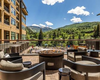 Pop Art Villa Riverfront - Avon - Balcony