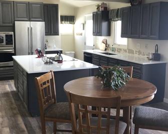 A Spacious Home With Great Views & Wildlife - Parker - Kitchen