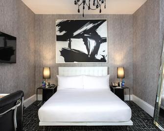 Square Hotel at Times Square - New York - Bedroom